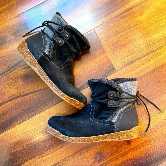 Earth lace up 2025 suede wedge booties